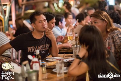คืนวันศุกร์ ที่ร้าน แฮปปี้ ฟิช, เอเชีย ทีค เดอะ ริเวอร์ฟร้อนท์ — photo 13