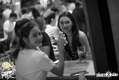 คืนวันศุกร์ ที่ร้าน แฮปปี้ ฟิช, เอเชีย ทีค เดอะ ริเวอร์ฟร้อนท์ — photo 16
