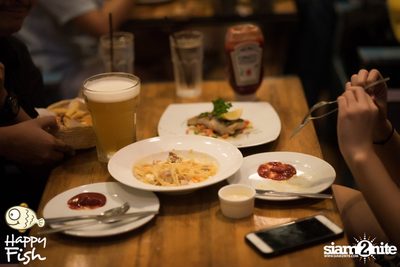 คืนวันศุกร์ ที่ร้าน แฮปปี้ ฟิช, เอเชีย ทีค เดอะ ริเวอร์ฟร้อนท์ — photo 17