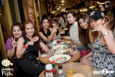 คืนวันศุกร์ ที่ร้าน แฮปปี้ ฟิช, เอเชีย ทีค เดอะ ริเวอร์ฟร้อนท์ — photo 87