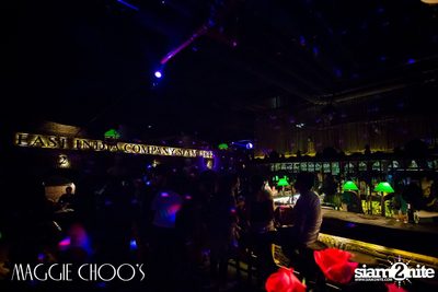 Singto Numchok Live ที่ แม็กกี้ ชูวส์ — photo 4