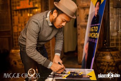 Singto Numchok Live ที่ แม็กกี้ ชูวส์ — photo 13