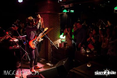 Singto Numchok Live ที่ แม็กกี้ ชูวส์ — photo 19