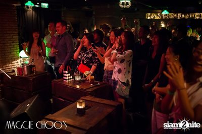 Singto Numchok Live ที่ แม็กกี้ ชูวส์ — photo 20