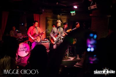 Singto Numchok Live ที่ แม็กกี้ ชูวส์ — photo 21