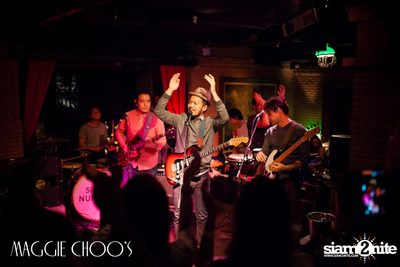 Singto Numchok Live ที่ แม็กกี้ ชูวส์ — photo 22