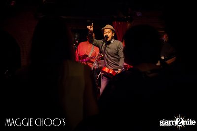 Singto Numchok Live ที่ แม็กกี้ ชูวส์ — photo 25
