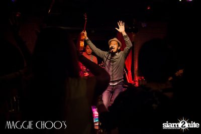 Singto Numchok Live ที่ แม็กกี้ ชูวส์ — photo 26