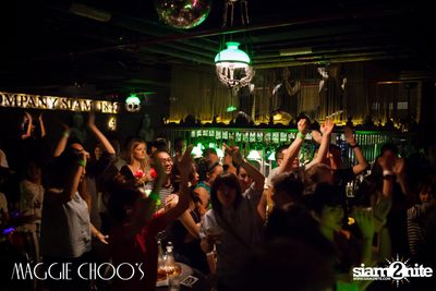 Singto Numchok Live ที่ แม็กกี้ ชูวส์ — photo 32