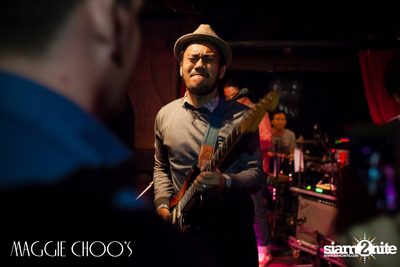 Singto Numchok Live ที่ แม็กกี้ ชูวส์ — photo 38