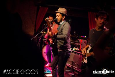 Singto Numchok Live ที่ แม็กกี้ ชูวส์ — photo 39