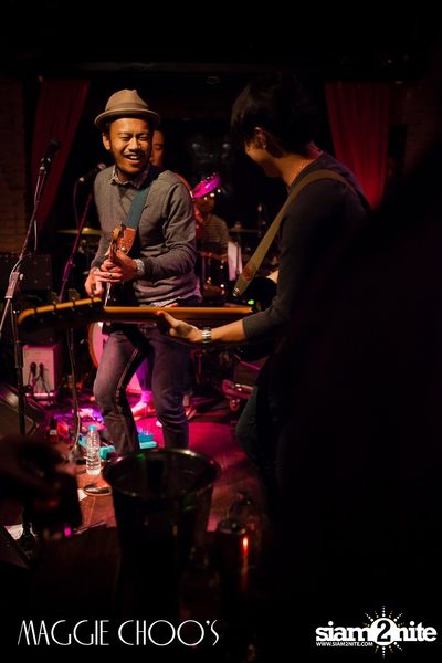 Singto Numchok Live ที่ แม็กกี้ ชูวส์ — photo 40