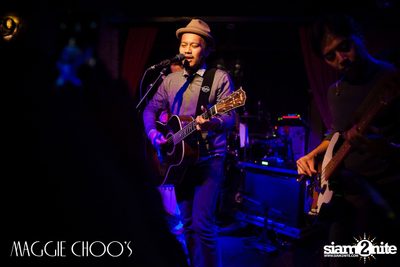 Singto Numchok Live ที่ แม็กกี้ ชูวส์ — photo 43