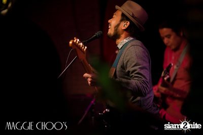 Singto Numchok Live ที่ แม็กกี้ ชูวส์ — photo 44