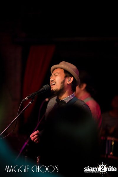 Singto Numchok Live ที่ แม็กกี้ ชูวส์ — photo 46