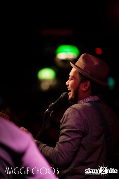 Singto Numchok Live ที่ แม็กกี้ ชูวส์ — photo 48