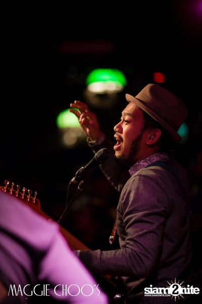 Singto Numchok Live ที่ แม็กกี้ ชูวส์ — photo 49