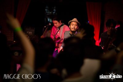 Singto Numchok Live ที่ แม็กกี้ ชูวส์ — photo 51
