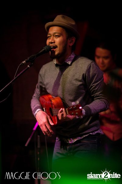 Singto Numchok Live ที่ แม็กกี้ ชูวส์ — photo 58