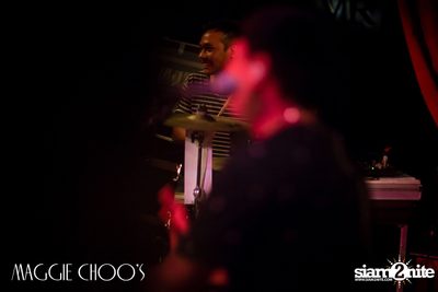 Singto Numchok Live ที่ แม็กกี้ ชูวส์ — photo 70