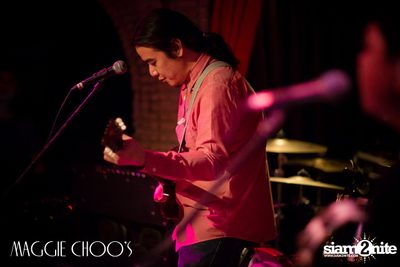 Singto Numchok Live ที่ แม็กกี้ ชูวส์ — photo 71