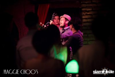 Singto Numchok Live ที่ แม็กกี้ ชูวส์ — photo 75