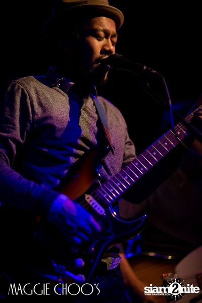 Singto Numchok Live ที่ แม็กกี้ ชูวส์ — photo 79