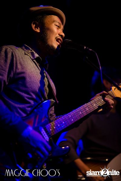Singto Numchok Live ที่ แม็กกี้ ชูวส์ — photo 80