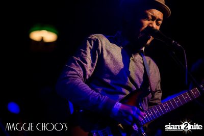 Singto Numchok Live ที่ แม็กกี้ ชูวส์ — photo 81
