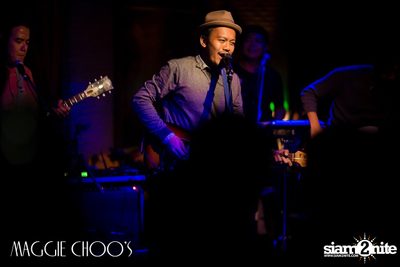Singto Numchok Live ที่ แม็กกี้ ชูวส์ — photo 86