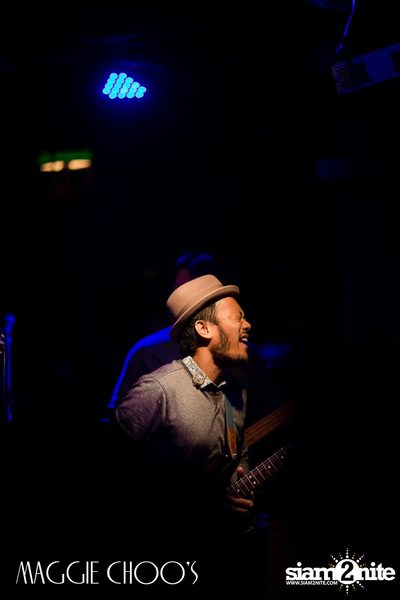 Singto Numchok Live ที่ แม็กกี้ ชูวส์ — photo 87
