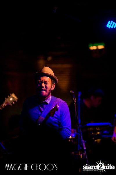 Singto Numchok Live ที่ แม็กกี้ ชูวส์ — photo 88