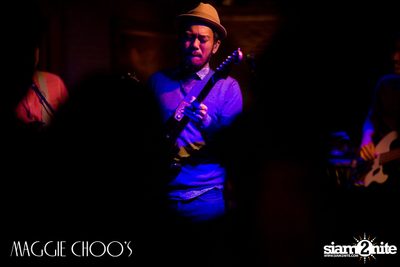 Singto Numchok Live ที่ แม็กกี้ ชูวส์ — photo 90