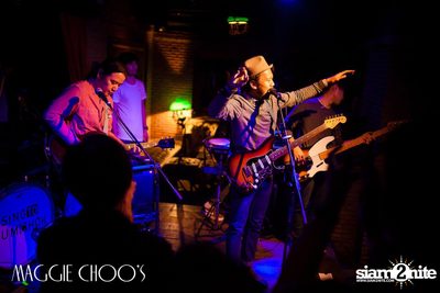 Singto Numchok Live ที่ แม็กกี้ ชูวส์ — photo 95