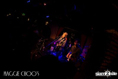 Singto Numchok Live ที่ แม็กกี้ ชูวส์ — photo 97