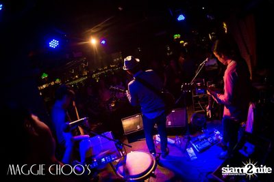 Singto Numchok Live ที่ แม็กกี้ ชูวส์ — photo 98