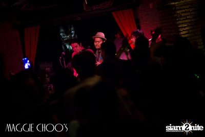 Singto Numchok Live ที่ แม็กกี้ ชูวส์ — photo 132