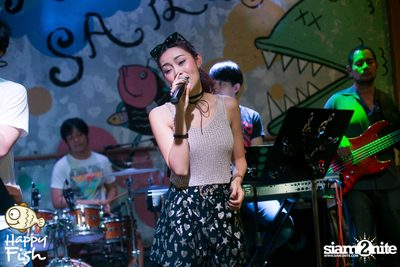 คืนวันศุกร์ ที่ร้าน แฮปปี้ ฟิช, เอเชีย ทีค เดอะ ริเวอร์ฟร้อนท์ — photo 1
