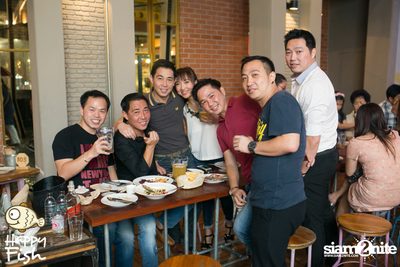 คืนวันศุกร์ ที่ร้าน แฮปปี้ ฟิช, เอเชีย ทีค เดอะ ริเวอร์ฟร้อนท์ — photo 11