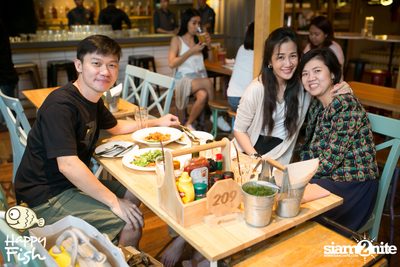 คืนวันศุกร์ ที่ร้าน แฮปปี้ ฟิช, เอเชีย ทีค เดอะ ริเวอร์ฟร้อนท์ — photo 22
