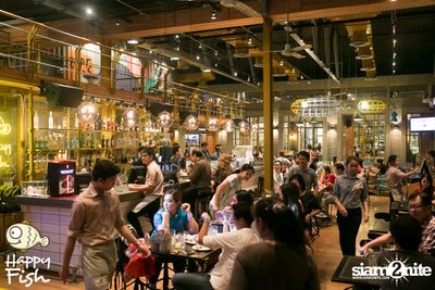 คืนวันศุกร์ ที่ร้าน แฮปปี้ ฟิช, เอเชีย ทีค เดอะ ริเวอร์ฟร้อนท์ — photo 40