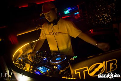 Thursday Hip Hop Edition กับ DJ Tob ที่ เลเวล — photo 91