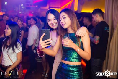 ปาร์ตี้คืนวันศุกร์ ที่ร้าน เลเวล, สุขุมวิท ซอย 11 — photo 11