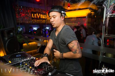 ปาร์ตี้คืนวันศุกร์ ที่ร้าน เลเวล, สุขุมวิท ซอย 11 — photo 44