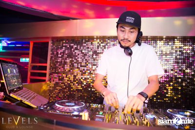 ปาร์ตี้คืนวันศุกร์ ที่ร้าน เลเวล, สุขุมวิท ซอย 11 — photo 53