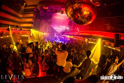 ปาร์ตี้คืนวันศุกร์ ที่ร้าน เลเวล, สุขุมวิท ซอย 11 — photo 69