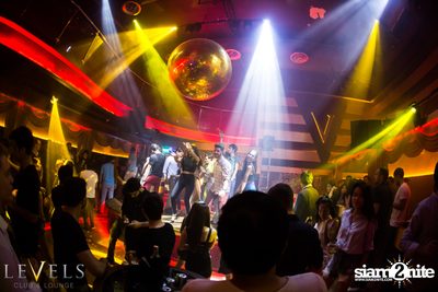 ปาร์ตี้คืนวันศุกร์ ที่ร้าน เลเวล, สุขุมวิท ซอย 11 — photo 80