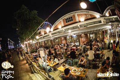 คืนวันศุกร์ ที่ร้าน แฮปปี้ ฟิช, เอเชีย ทีค เดอะ ริเวอร์ฟร้อนท์ — photo 52