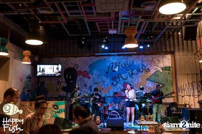 คืนวันศุกร์ ที่ร้าน แฮปปี้ ฟิช, เอเชีย ทีค เดอะ ริเวอร์ฟร้อนท์ — photo 1