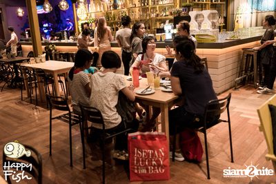 คืนวันศุกร์ ที่ร้าน แฮปปี้ ฟิช, เอเชีย ทีค เดอะ ริเวอร์ฟร้อนท์ — photo 5